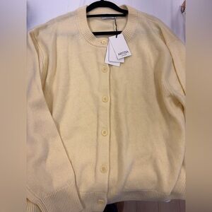 NWT aritzia essential cashmere cardigan